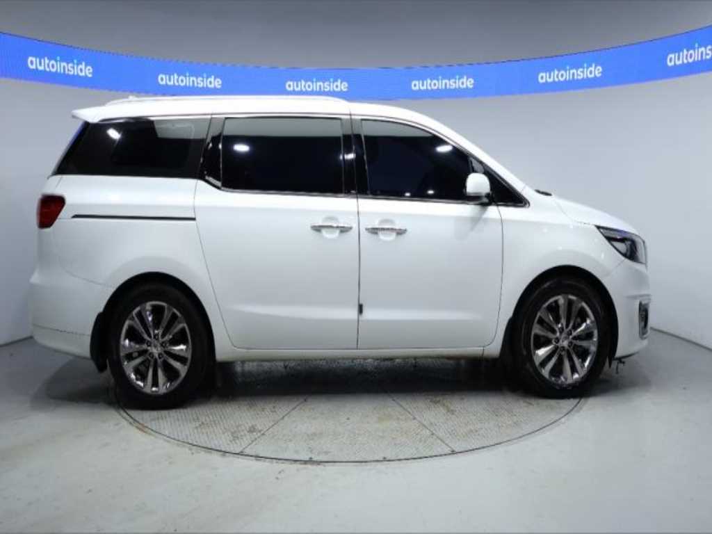 KIA Carnival - Vista 3
