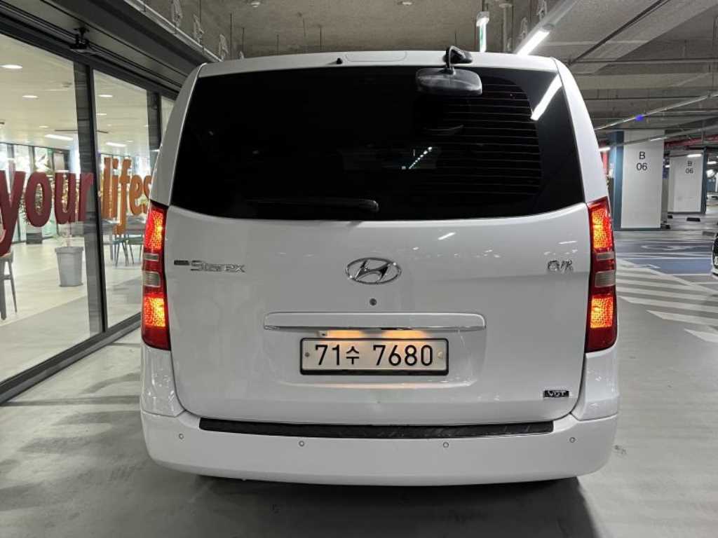 HYUNDAI Starex - Vista 7
