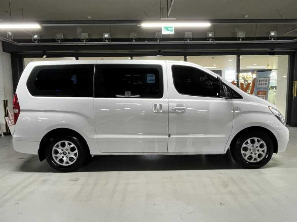 HYUNDAI Starex - Vista 3