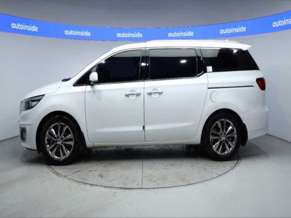 KIA Carnival - Vista 2