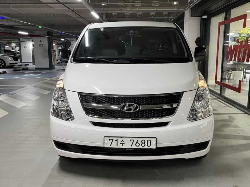 HYUNDAI Starex - Vista 2