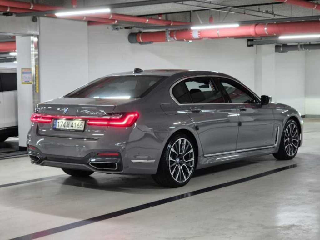 BMW 7 Series - Vista 3