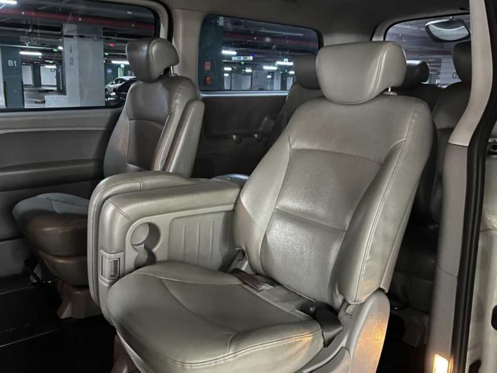 HYUNDAI Starex - Vista 9