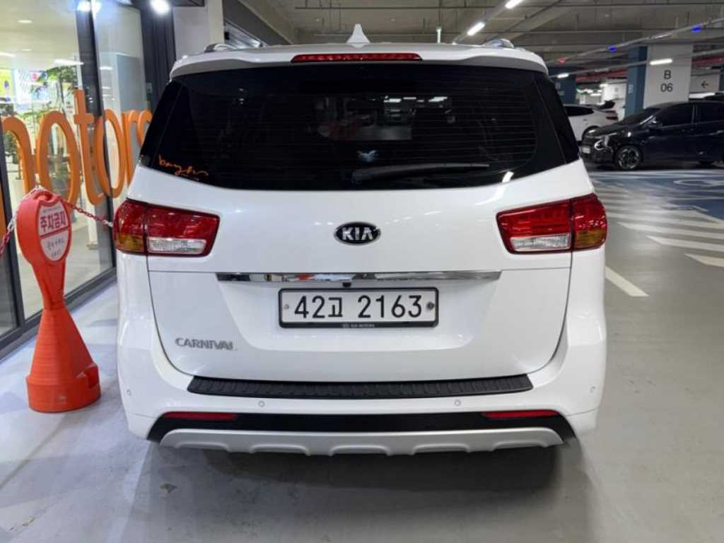 KIA Carnival - Vista 7