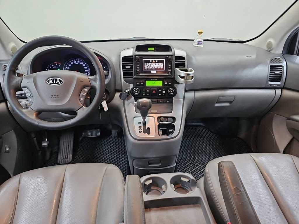 KIA Carnival - Vista 9
