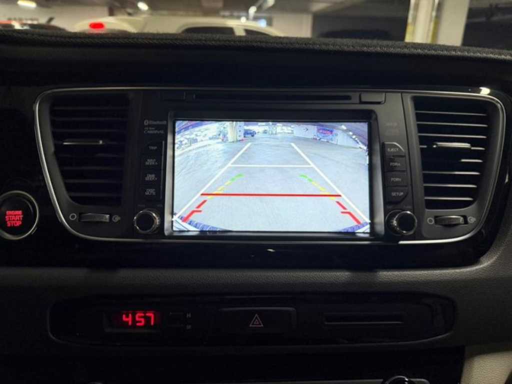 KIA Carnival - Vista 12