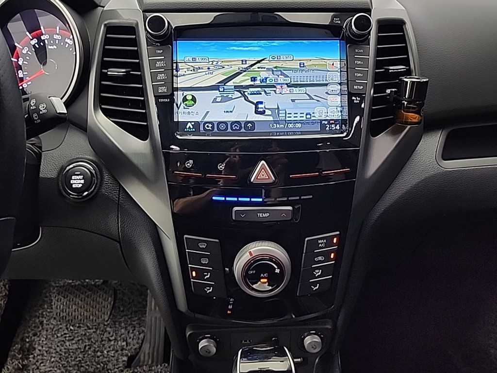 Ssangyong Tivoli - Vista 12