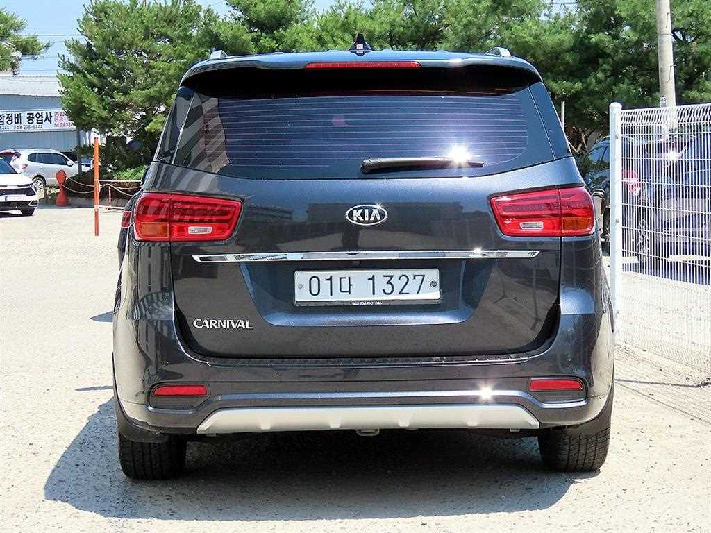 KIA Carnival - Vista 6