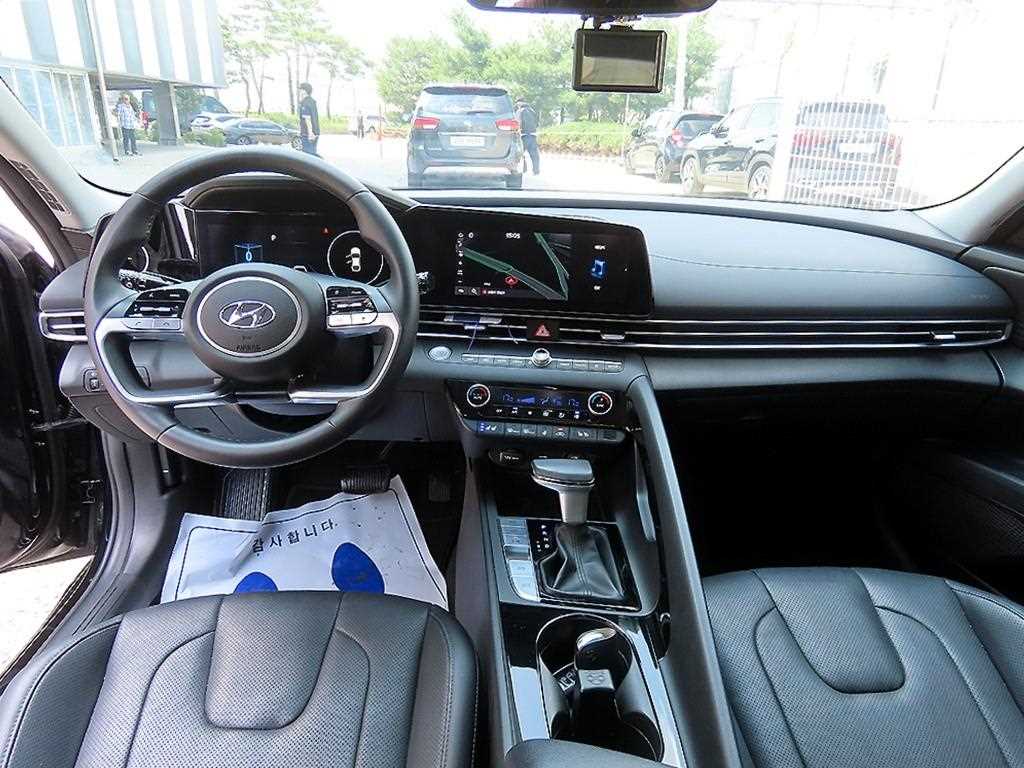 HYUNDAI Avante - Vista 9