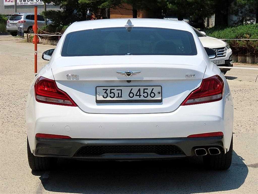 Genesis G70 - Vista 6