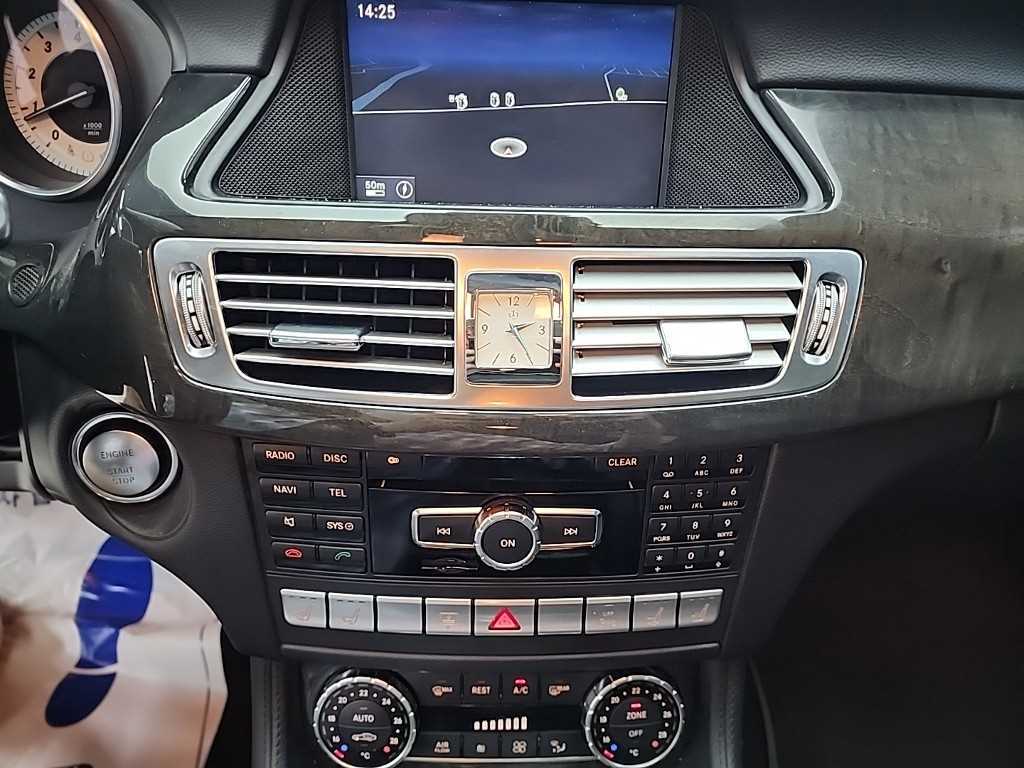 Mercedes Benz CLS Class - Vista 12