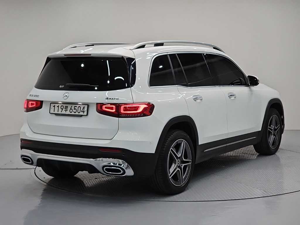 Mercedes Benz GLB Class - Vista 6