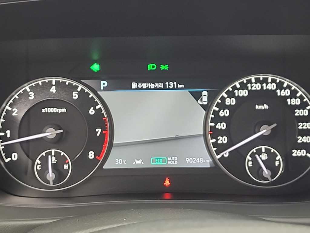 Genesis G90 - Vista 8