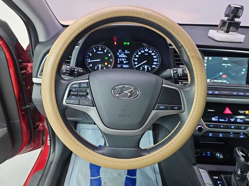 HYUNDAI Avante - Vista 11