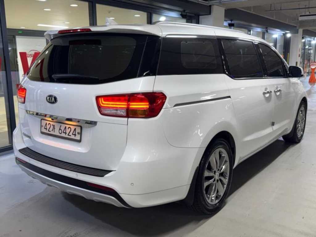 KIA Carnival - Vista 6