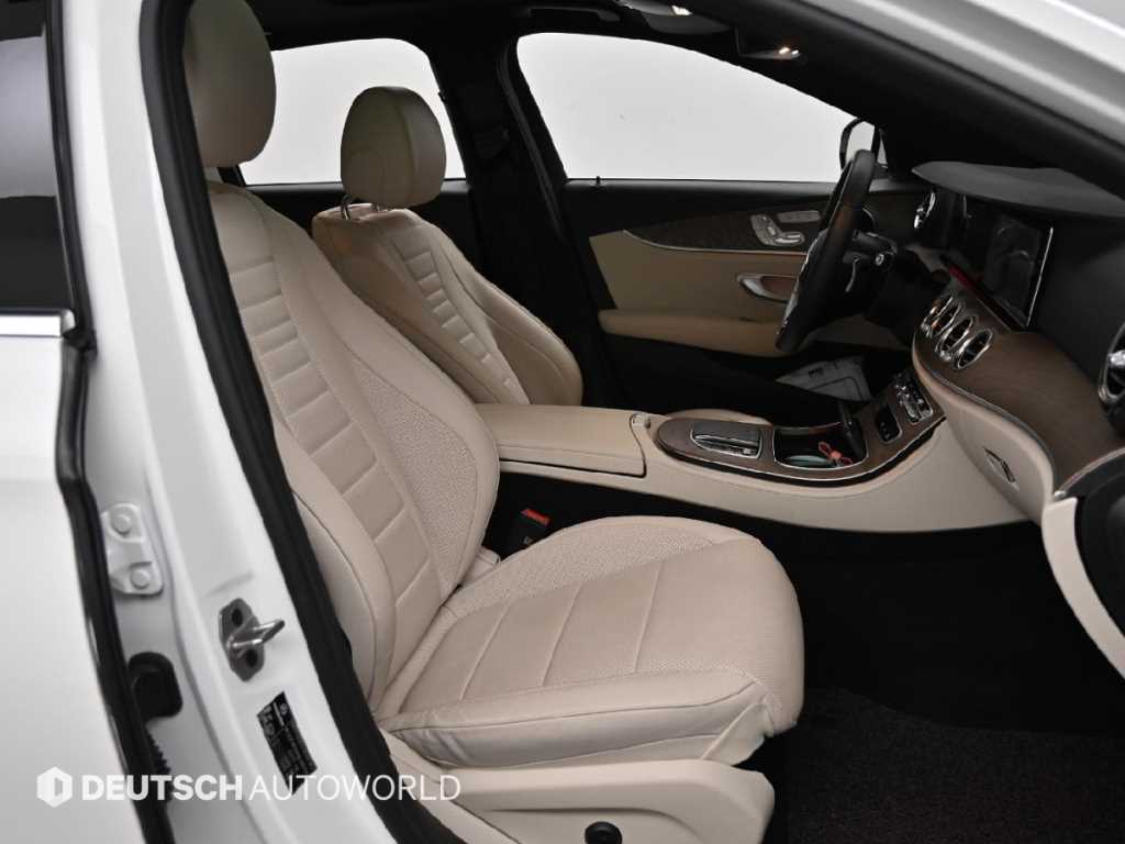 Mercedes Benz E class - Vista 12