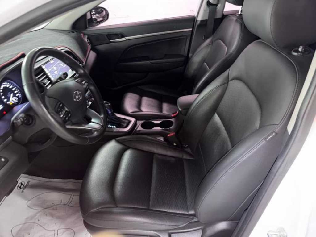 HYUNDAI Avante - Vista 8