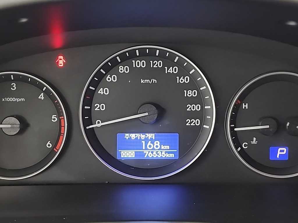 HYUNDAI Starex - Vista 8