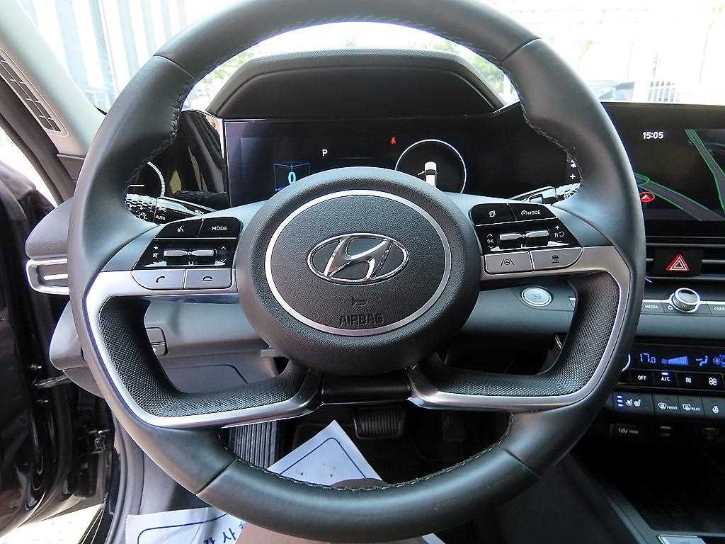 HYUNDAI Avante - Vista 10