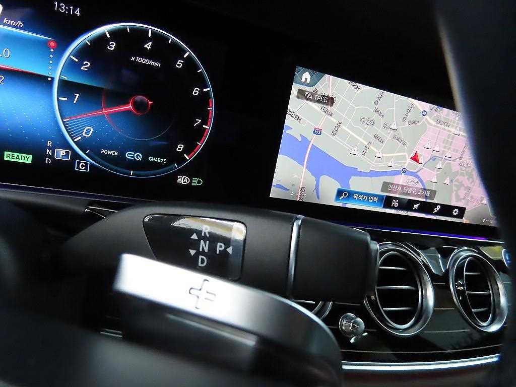 Mercedes Benz E class - Vista 12