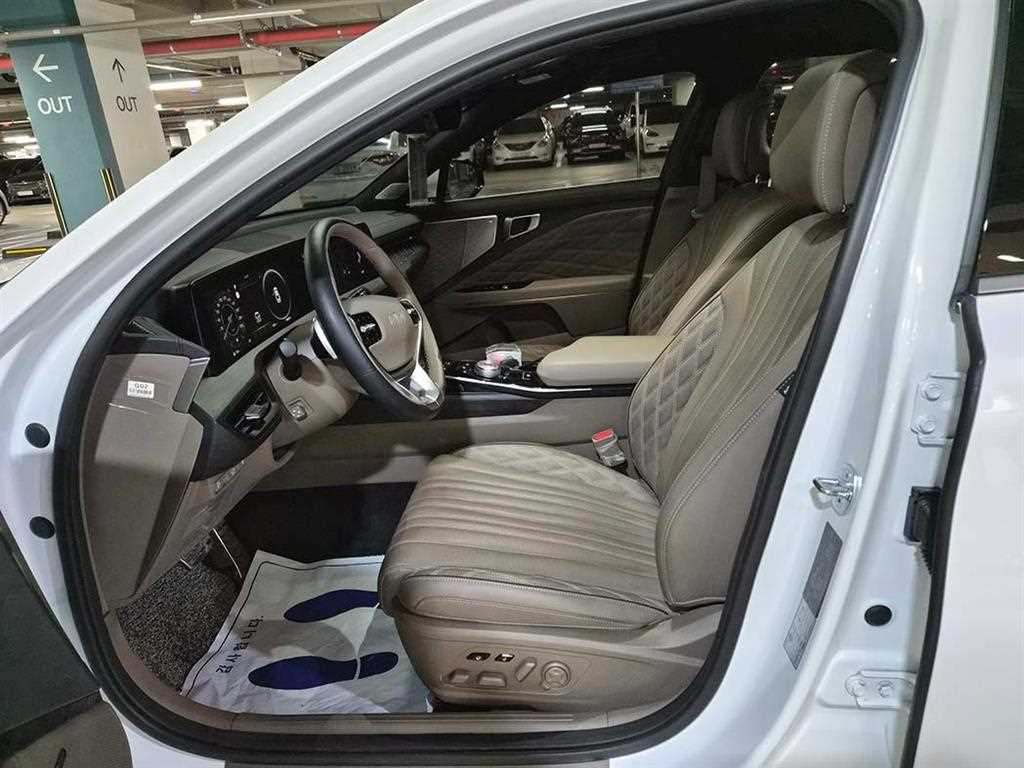 KIA K8 - Vista 8