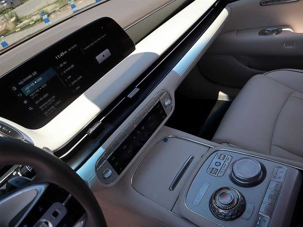 Genesis G90 - Vista 12