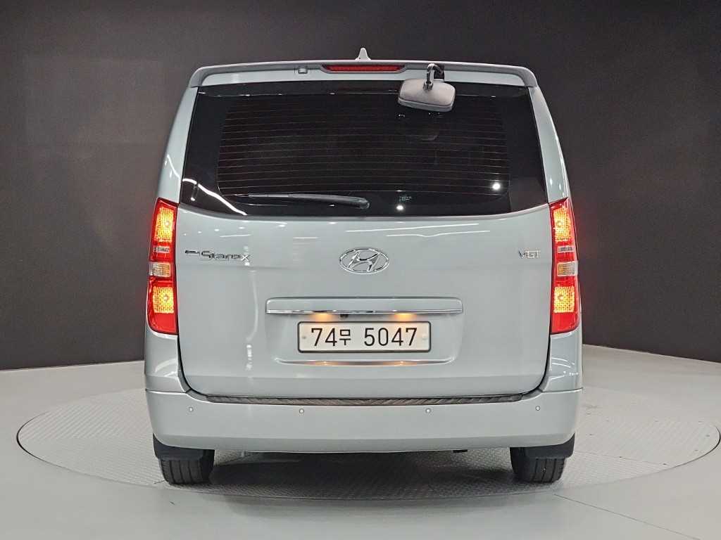 HYUNDAI Starex - Vista 3