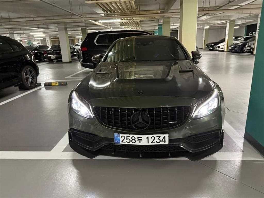 Mercedes Benz C Class 2017 Verde - Importación desde Corea - HF Imports Iquique - Foto 1