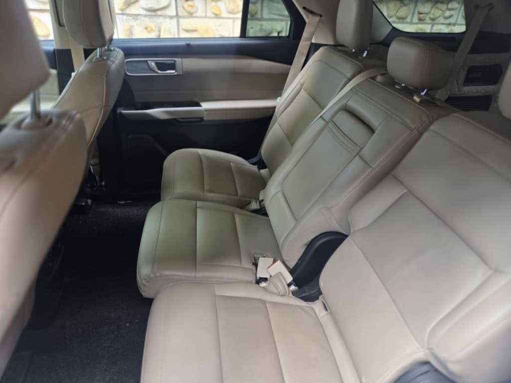 Ford Explorer - Vista 9
