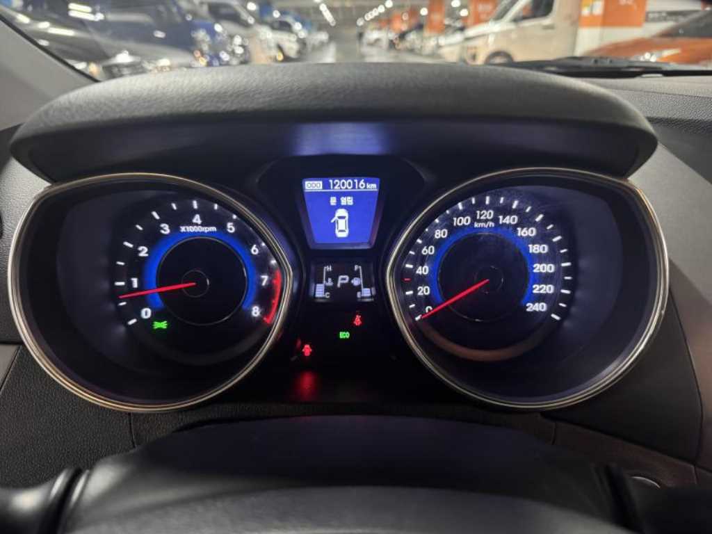 HYUNDAI Avante - Vista 8