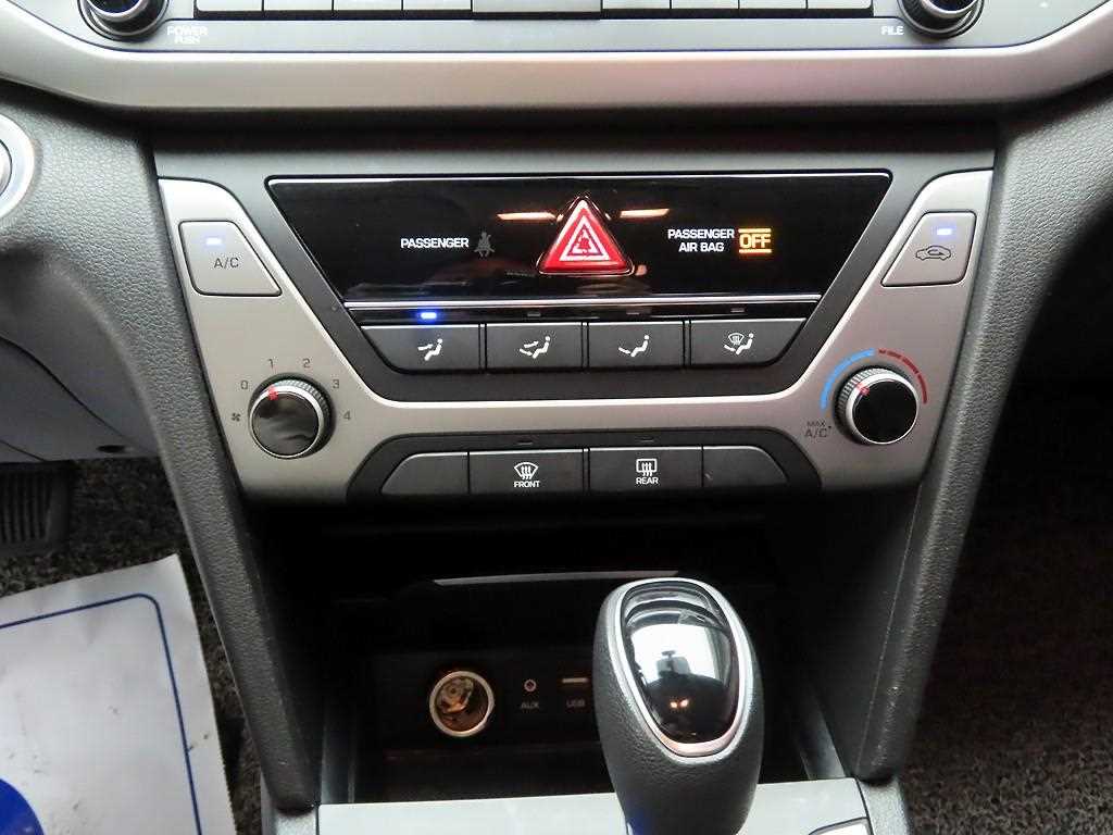 HYUNDAI Avante - Vista 12