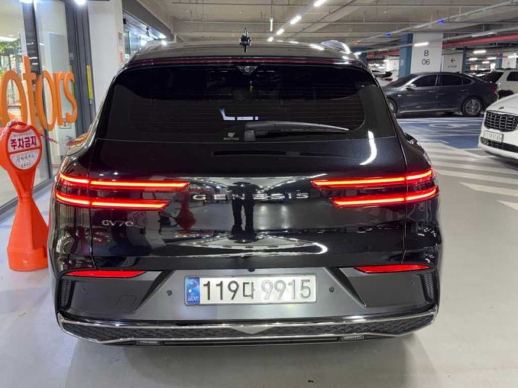 Genesis GV70 - Vista 7