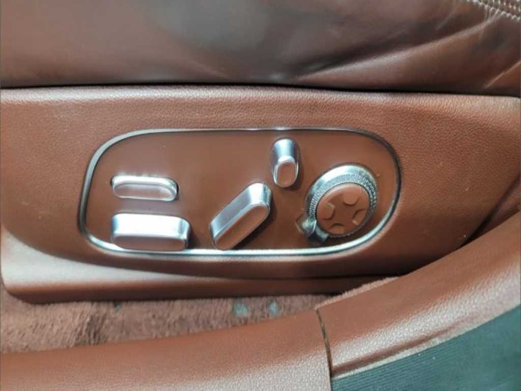 Genesis G90 - Vista 9