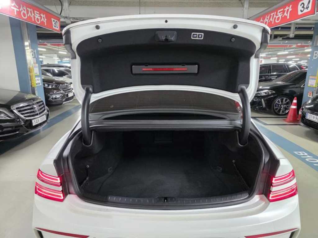 Genesis G80 - Vista 9