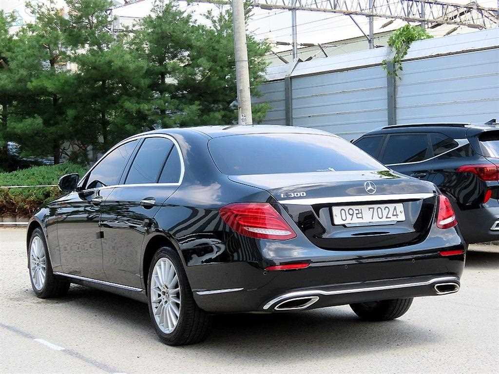 Mercedes Benz E class - Vista 3