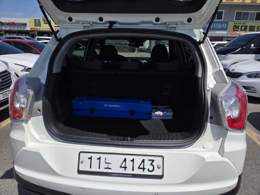 Ssangyong Tivoli - Vista 9