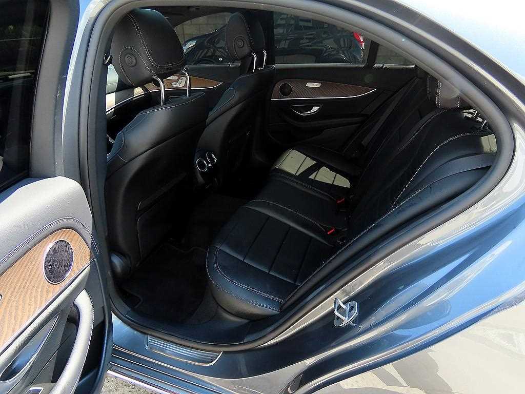 Mercedes Benz E class - Vista 8