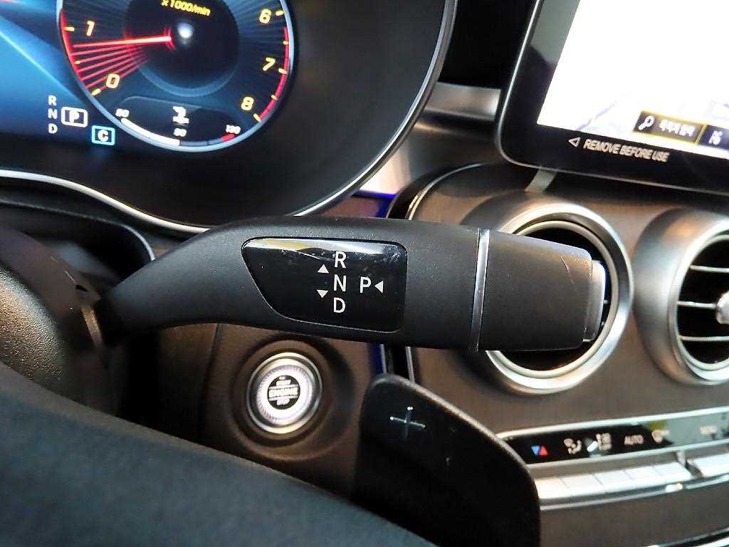 Mercedes Benz GLC Class - Vista 12