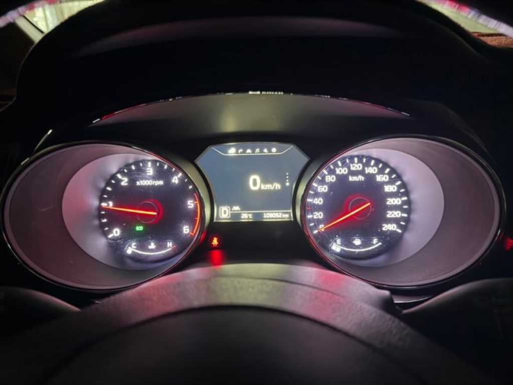 KIA Carnival - Vista 11