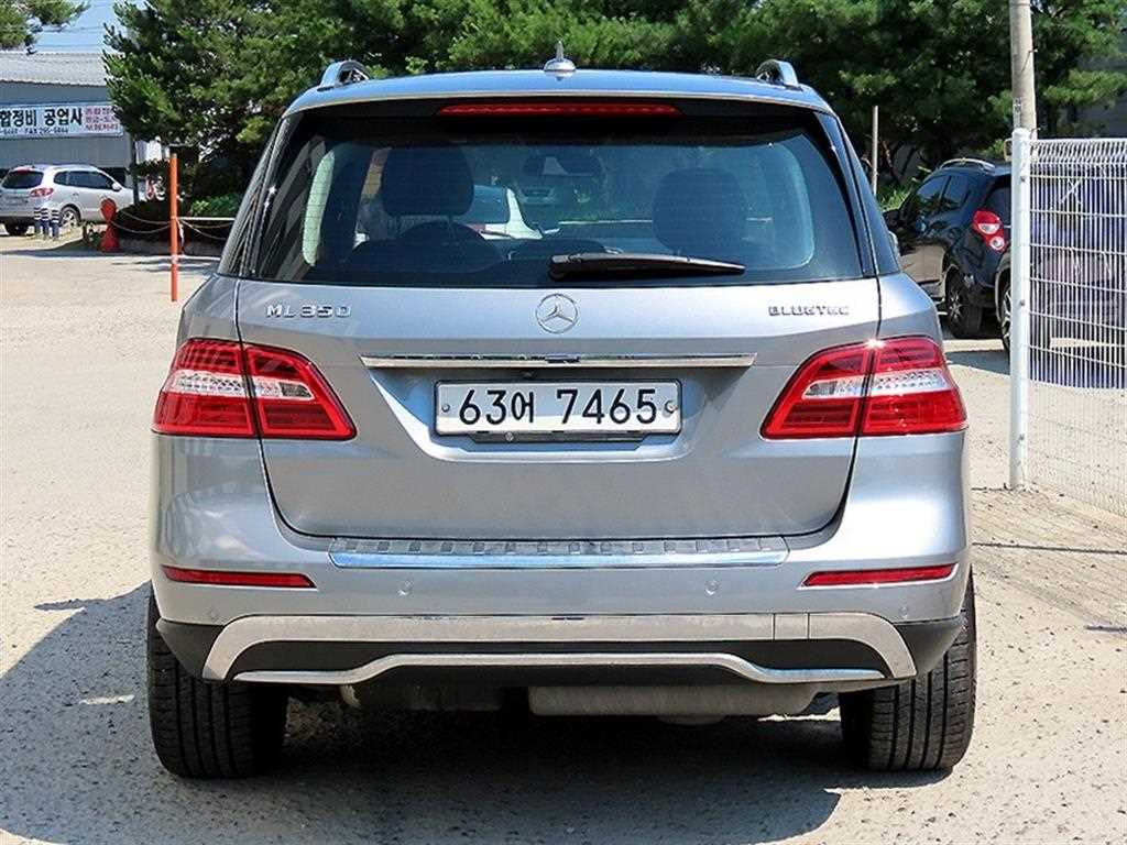 Mercedes Benz M Class - Vista 6