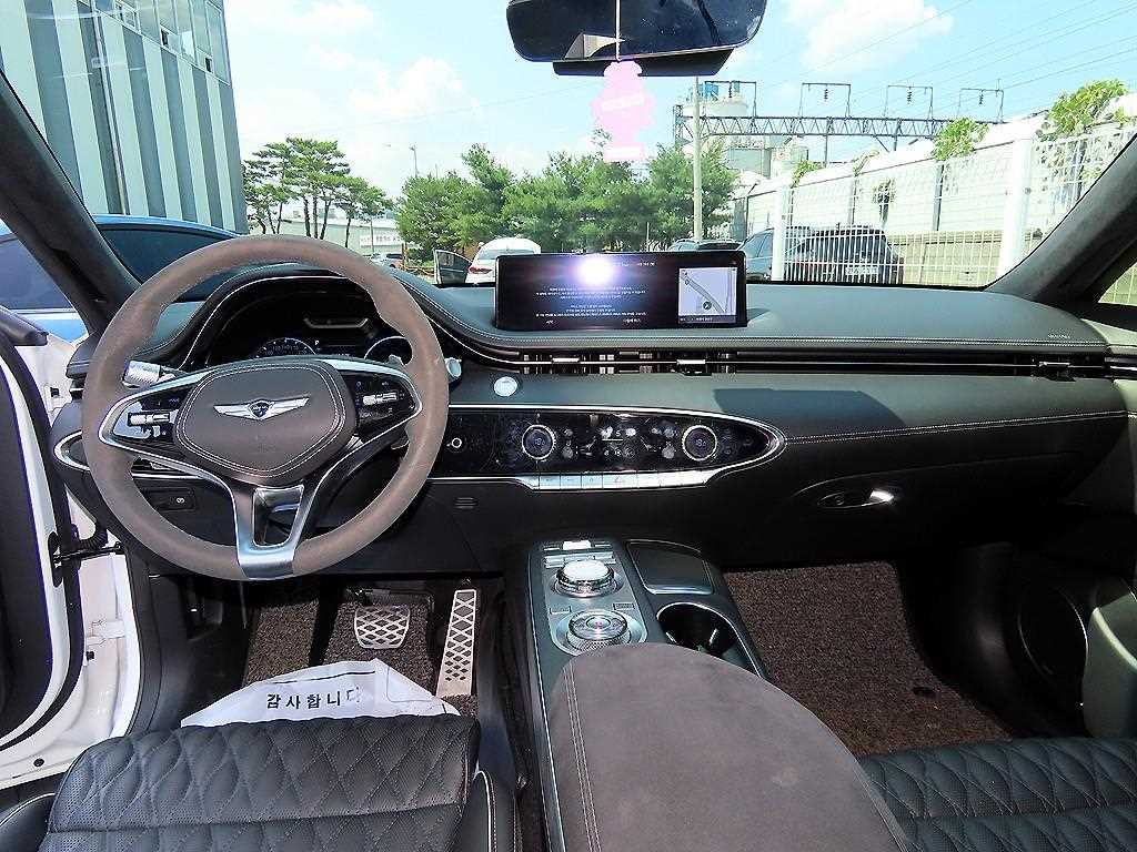 Genesis GV70 - Vista 9