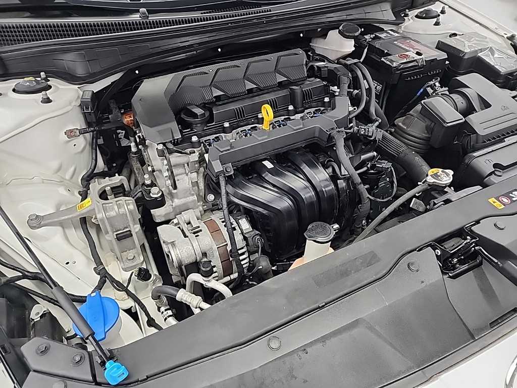 HYUNDAI Avante - Vista 7