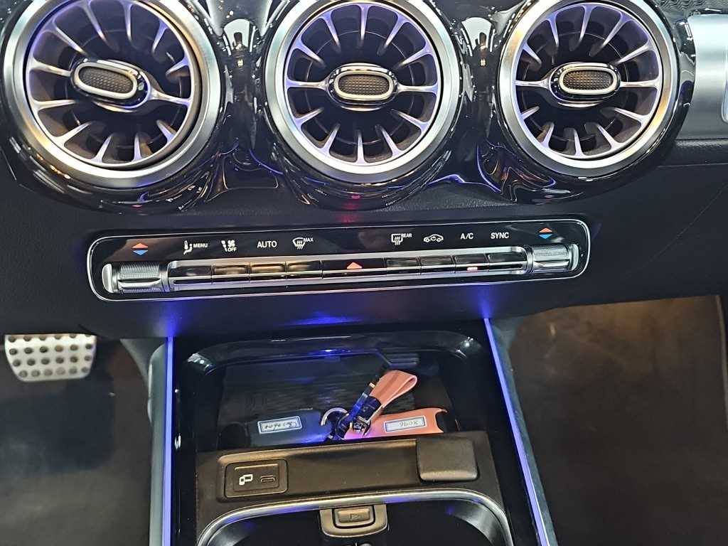 Mercedes Benz GLB Class - Vista 12