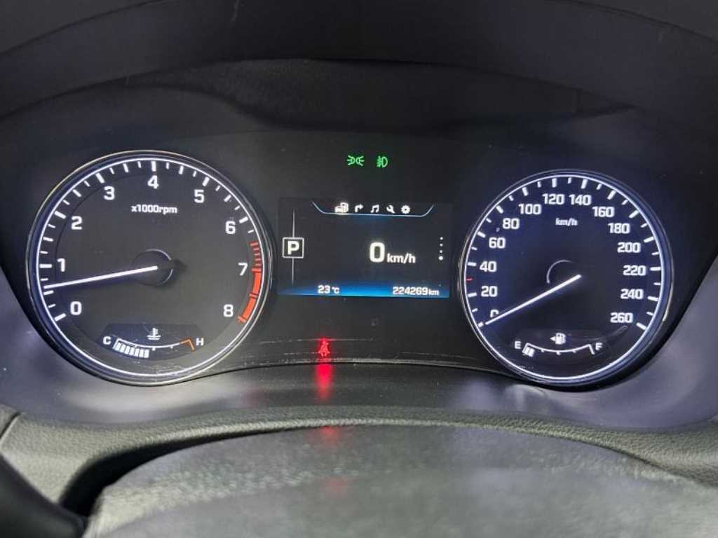 HYUNDAI Genesis - Vista 7