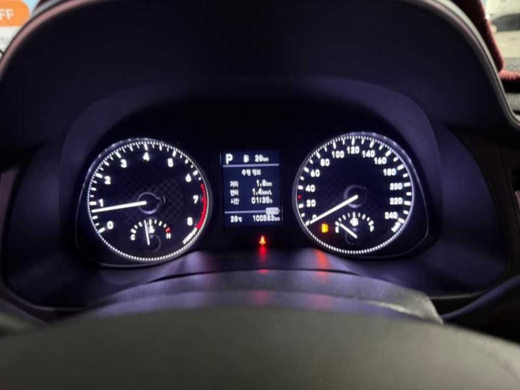 HYUNDAI Avante - Vista 11