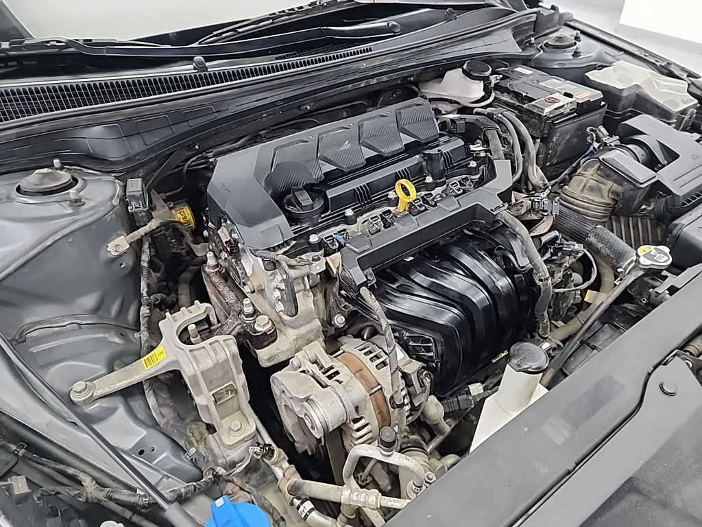 HYUNDAI Avante - Vista 7