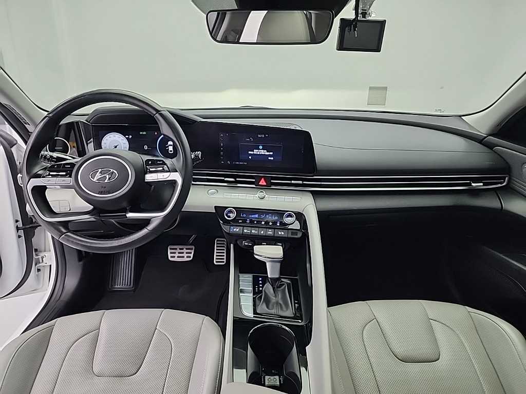 HYUNDAI Avante - Vista 9
