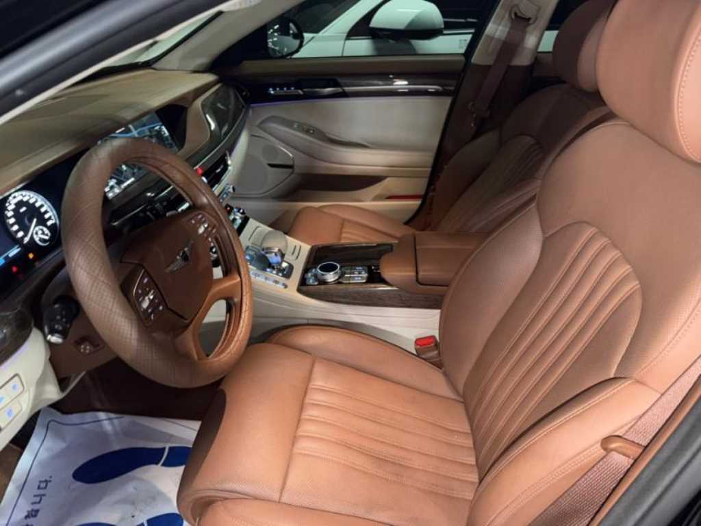 Genesis G90 - Vista 9