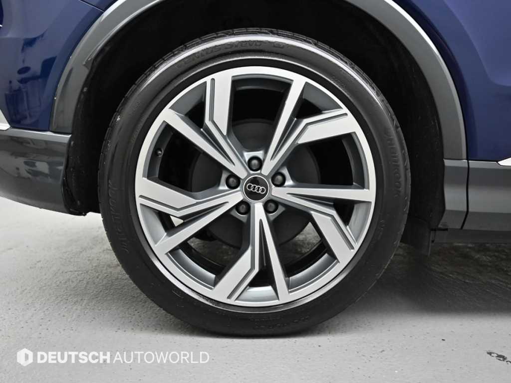 Audi Q4 - Vista 7