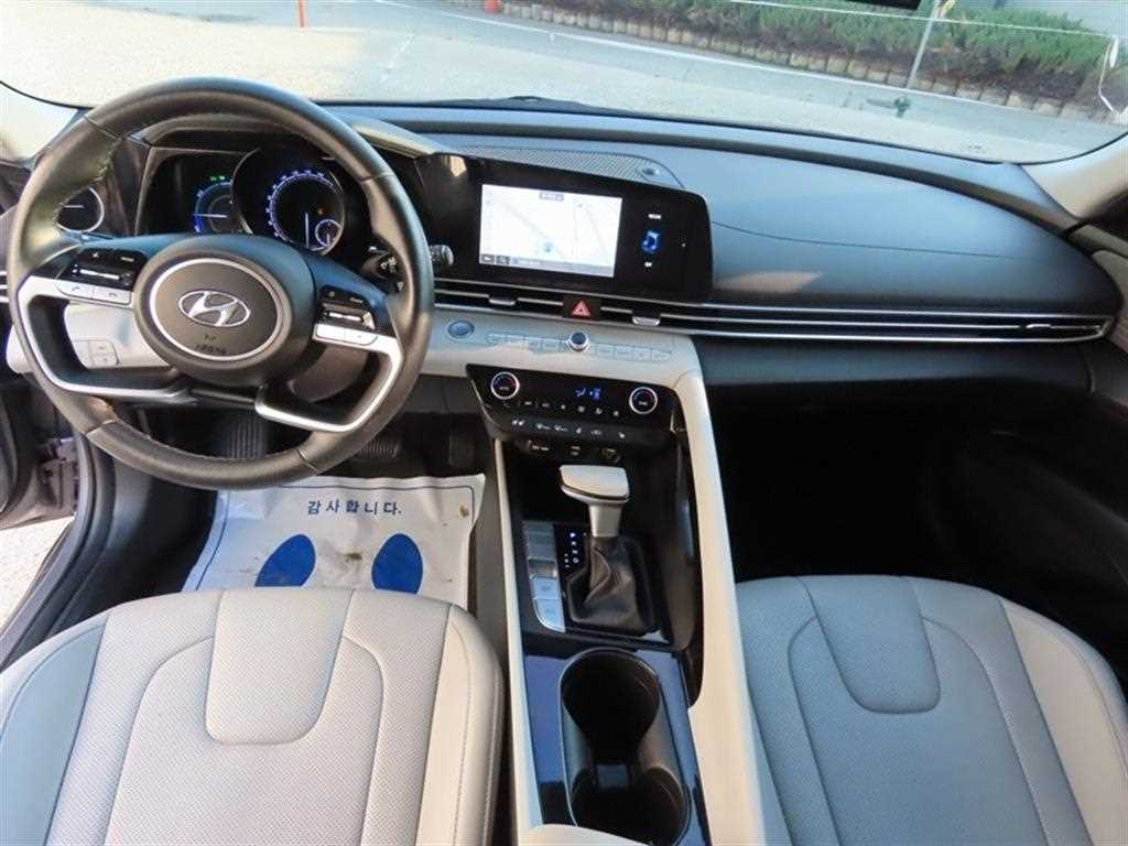 HYUNDAI Avante - Vista 10